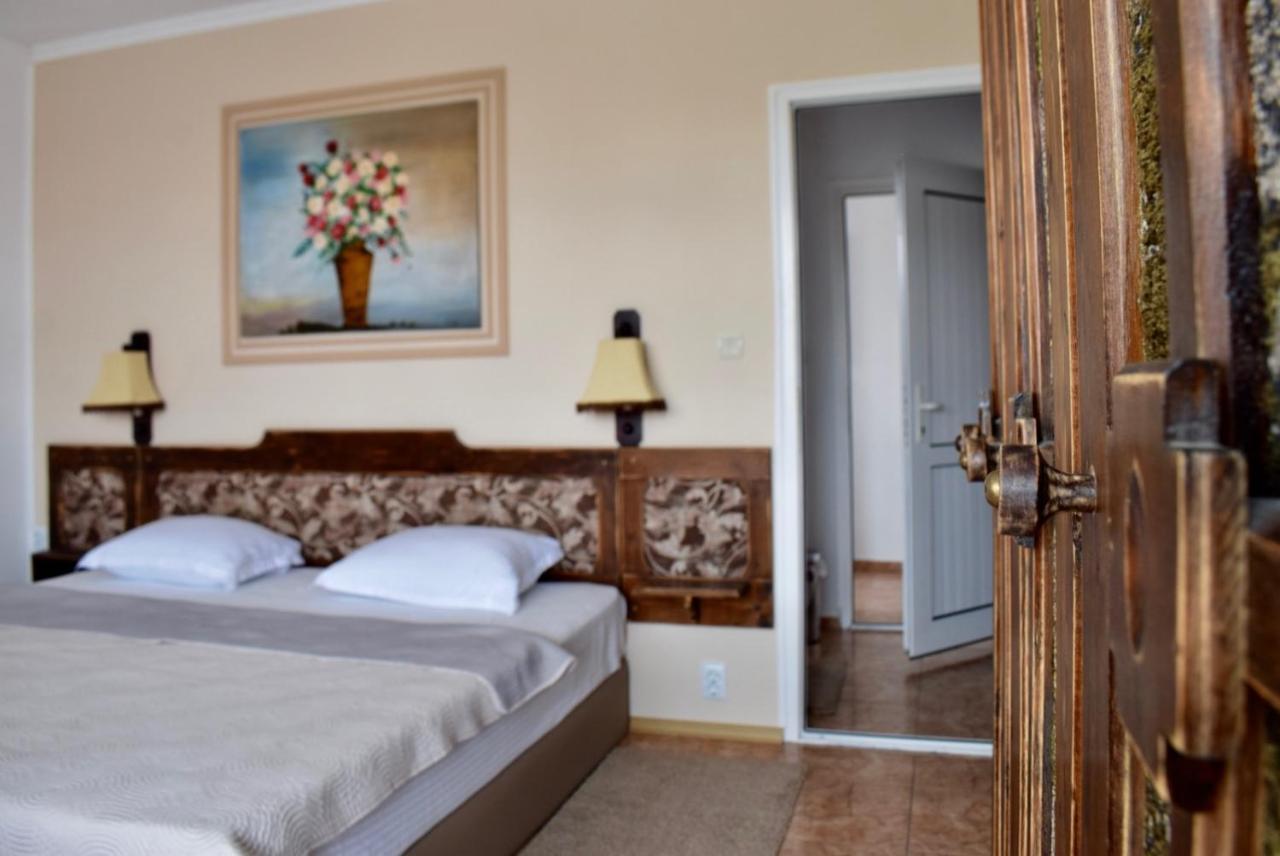 Family Hotel Apolonia Sozopol Buitenkant foto